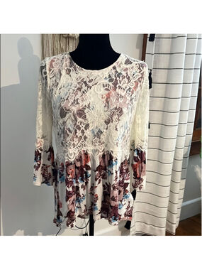 BKE Boutique Floral Lace Top for Women